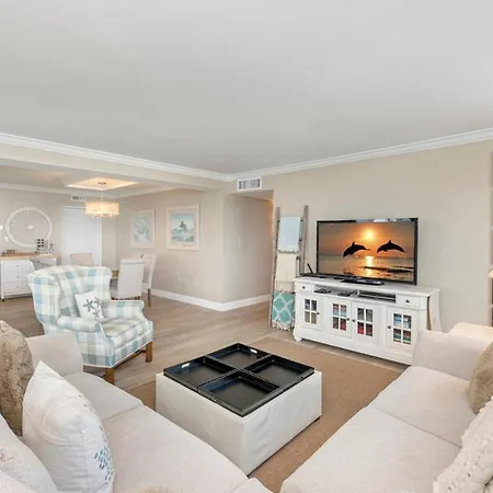 2071 Shoreline Towers Beachfront Condo Free Beach Setup